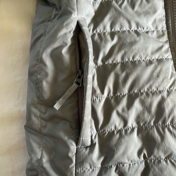 North Face Girls Winter Coat, Child’s Size small, Gray and Purple - Picture 3 of 7